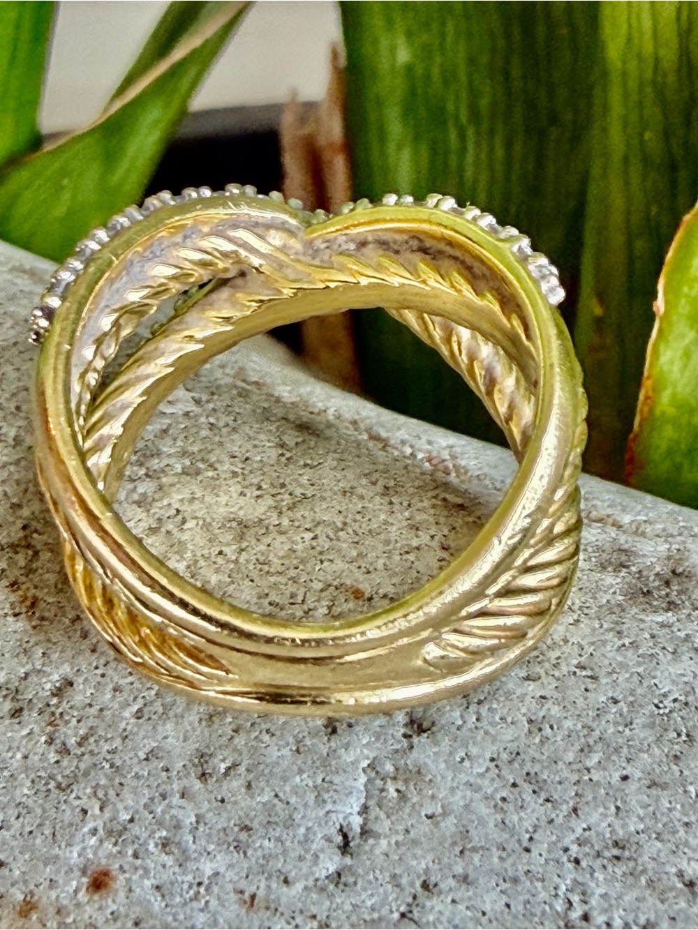 David Yurman 18 karat gold and diamond crossover ring - Picture 8 of 9
